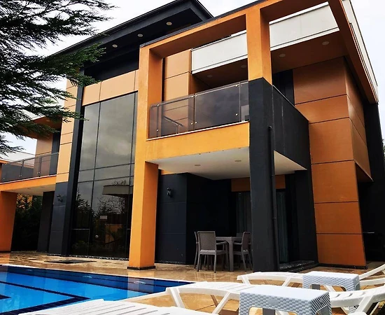 Sapanca Kırkpınar'da Geniş Ailelere Uygun, Özel Havuzlu, Modern Villa - 1