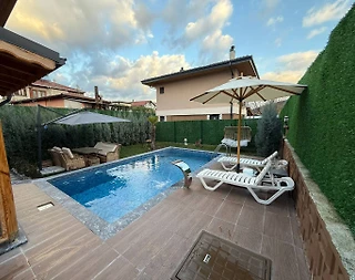 Sapanca Kırkpınar'da Merkeze Yakın, Isıtmalı Havuzlu, Lüks Villa - 1