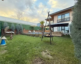 Sapanca Kırkpınar'da Geniş Bahçeli, Isıtmalı Havuzlu, Konforlu Villa - 2