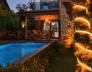 Sapanca Kırkpınar'da Merkeze Yakın, Isıtmalı Havuzlu, Lüks Villa - 2