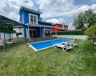 Sapanca Kırkpınar'da Merkeze Yakın, Isıtmalı Havuzlu, Kiralık Villa - 2