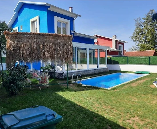 Sapanca Kırkpınar'da Merkeze Yakın, Isıtmalı Havuzlu, Kiralık Villa - 1