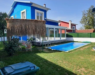 Sapanca Kırkpınar'da Merkeze Yakın, Isıtmalı Havuzlu, Kiralık Villa - 1