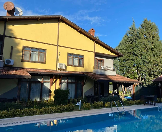 Sapanca Kırkpınar'da Merkezi Konumda, Özel Havuzlu, Kiralık Villa - 1