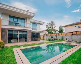 Sapanca Kırkpınar'da Merkezi Konumda, Isıtmalı Havuzlu, 4+1 Villa - 4