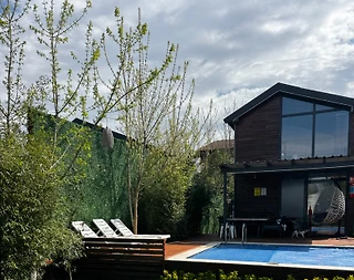 Sapanca Kırkpınar'da Merkezi Konumda, Isıtmalı Havuzlu, Kiralık Bungalov - 1