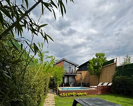 Sapanca Kırkpınar'da Merkezi Konumda, Isıtmalı Havuzlu, Kiralık Bungalov - 2