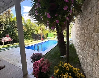 Sapanca Kırkpınar'da Merkezi Konumda, Isıtmalı Havuzlu, Şık Villa - 5