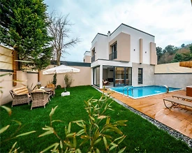 Sapanca Kırkpınar'da Modern Tasarımlı, Isıtmalı Havuzlu, Bahçeli Villa - 2