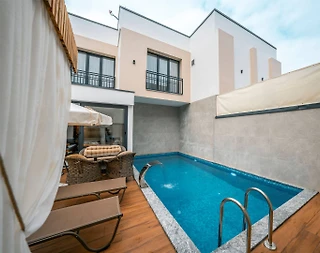Sapanca Kırkpınar'da Modern Tasarımlı, Isıtmalı Havuzlu, Bahçeli Villa - 3