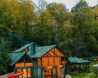 Sapanca Kırkpınar'da Modern Tasarımlı, Özel Havuzlu, Şık Villa  - 2