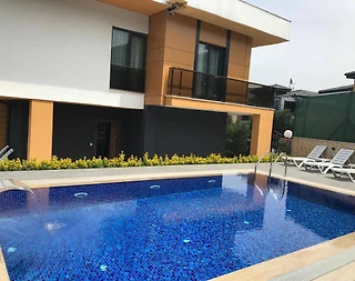 Sapanca Kırkpınar'da Nezih Konumda, Isıtmalı Havuzlu, Modern Villa - 4