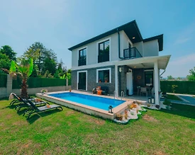 Sapanca Kırkpınar'da Sakin Konumda, Isıtmalı Havuzlu, Bahçeli Villa - 3