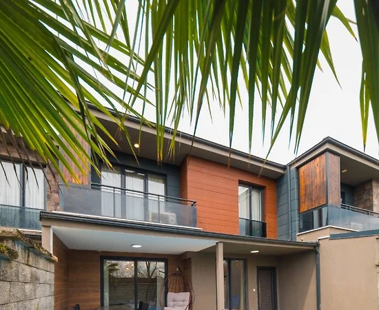 Sapanca Kırkpınar'da Sakin Konumda, Isıtmalı Havuzlu, Kiralık Villa - 1