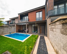 Sapanca Kırkpınar'da Sakin Konumda, Isıtmalı Havuzlu, Kiralık Villa - 2