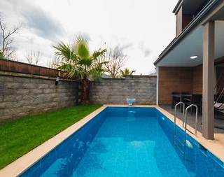 Sapanca Kırkpınar'da Sakin Konumda, Isıtmalı Havuzlu, Kiralık Villa - 3