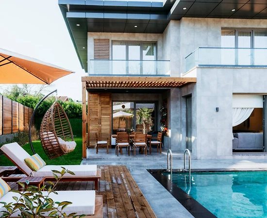Sapanca Kırkpınar'da Sakin Konumda, Özel Havuzlu, Lüks Villa - 1