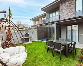 Sapanca Kırkpınar'da Yemyeşil Bahçeli, Özel Havuzlu, Modern Villa - 2