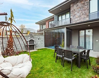 Sapanca Kırkpınar'da Yemyeşil Bahçeli, Özel Havuzlu, Modern Villa - 2