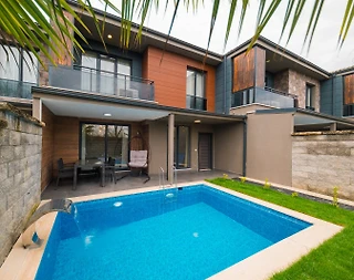 Sapanca Kırkpınar'da Yemyeşil Bahçeli, Özel Havuzlu, Modern Villa - 3
