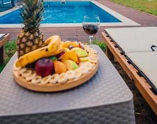 Sapanca Kurtköy'de Çiftlere Uygun, Isıtmalı Havuzlu, Ferah Villa - 4