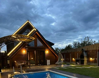 Sapanca Kurtköy'de Çiftlere Uygun, Isıtmalı Havuzlu, Ferah Villa - 2