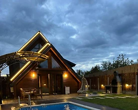 Sapanca Kurtköy'de Çiftlere Uygun, Isıtmalı Havuzlu, Ferah Villa - 2