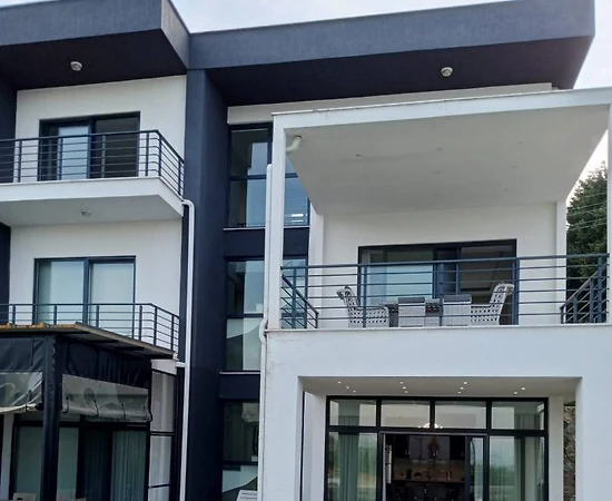 Sapanca Kurtköy'de Gözalıcı Göl Manzaralı, Özel Havuzlu, 10 Kişilik Villa - 1
