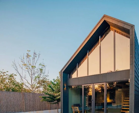 Sapanca Kurtköy'de Merkeze Yakın, Isıtmalı Havuzlu, Konforlu Bungalov - 1