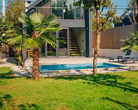 Sapanca Kurtköy'de Merkeze Yakın, Isıtmalı Havuzlu, Konforlu Bungalov - 3