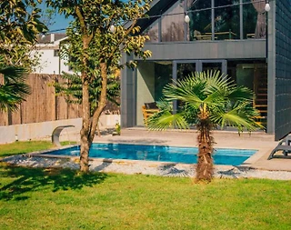 Sapanca Kurtköy'de Merkeze Yakın, Isıtmalı Havuzlu, Konforlu Bungalov - 4