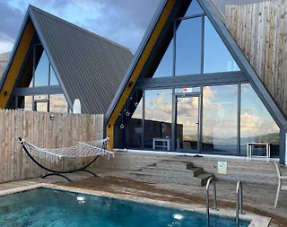 Sapanca Kurtköy'de Muhteşem Göl Manzaralı, Özel Havuzlu, Şık Bungalov - 1