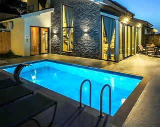 Sapanca Kurtköy'de Sakin Konumda, Isıtmalı Havuzlu, Lüks Villa - 1