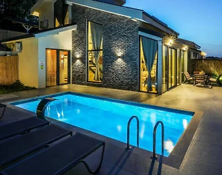 Sapanca Kurtköy'de Sakin Konumda, Isıtmalı Havuzlu, Lüks Villa - 2