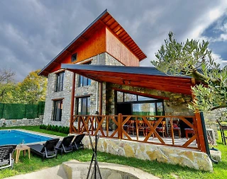 Sapanca Kuruçeşme'de Isıtmalı Havuzlu, 6 Kişilik, Lüks Taş Ev - 2