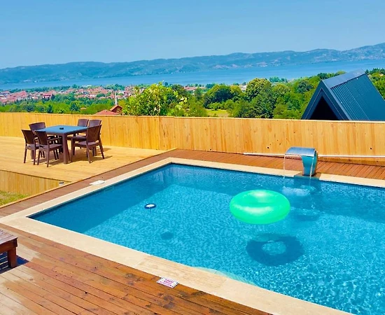 Sapanca Kuruçeşme'de Enfes Göl Manzaralı, Özel Havuzlu, Kiralık Bungalov - 1