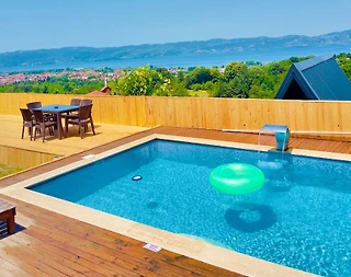 Sapanca Kuruçeşme'de Enfes Göl Manzaralı, Özel Havuzlu, Şık Bungalov - 1