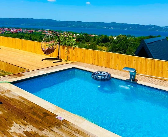 Sapanca Kuruçeşme'de Enfes Göl Manzaralı, Özel Havuzlu, Kiralık Bungalov - 1