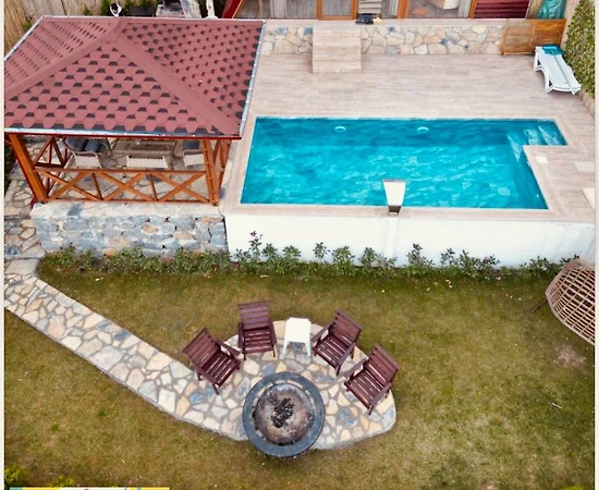 Sapanca Kuruçeşme'de Doğa Manzaralı, Özel Havuzlu, Şömineli Bungalov - 1