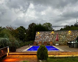 Sapanca Kuruçeşme'de Göl Manzaralı, Isıtmalı Havuzlu, Kiralık Bungalov - 2