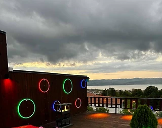 Sapanca Kuruçeşme'de Göl Manzaralı, Isıtmalı Havuzlu, Kiralık Bungalov - 5