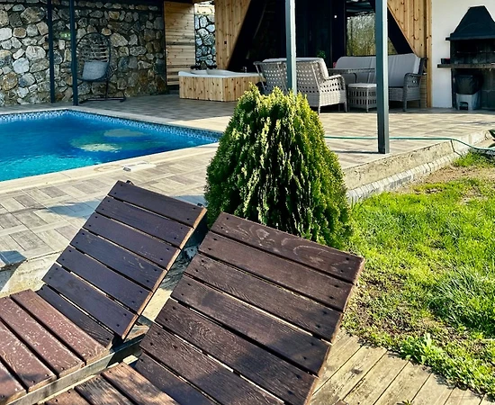 Sapanca Kuruçeşme'de Göl Manzaralı, Isıtmalı Havuzlu, Kiralık Bungalov - 1