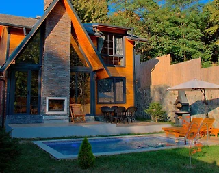 Sapanca Kuruçeşme'de Göl Manzaralı, Isıtmalı Havuzlu, Kiralık Bungalov - 1