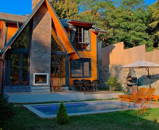 Sapanca Kuruçeşme'de Göl Manzaralı, Isıtmalı Havuzlu, Kiralık Bungalov - 1