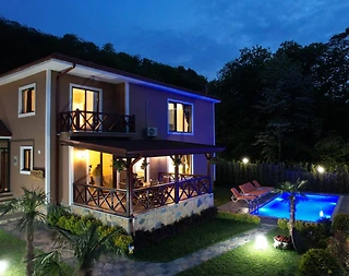 Sapanca Kuruçeşme'de Doğa Manzaralı, Isıtmalı Havuzlu, Lüks Villa - 1