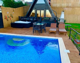 Sapanca Kuruçeşme'de Doğa İçerisinde, Isıtmalı Havuzlu, Şık Bungalov - 2