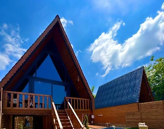 Sapanca Kuruçeşme'de Merkezi Konumda, Isıtmalı Havuzlu, Şık Bungalov - 1