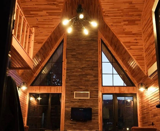 Sapanca Kuruçeşme'de Tesis İçerisinde, Isıtmalı Havuzlu, Kiralık Bungalov - 1