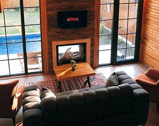 Sapanca Kuruçeşme'de Tesis İçerisinde, Isıtmalı Havuzlu, Şık Bungalov - 5