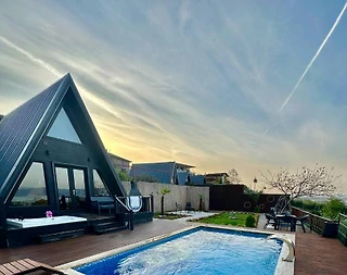 Sapanca Kuruçeşme'de Göl Manzaralı, Isıtmalı Havuzlu, Kiralık Bungalov - 1